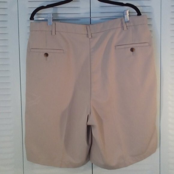 HAGGAR Khaki Dressy/Casual Pleated Lightweight Shorts, 100% Polyester, Size 38 - Picture 2 of 7